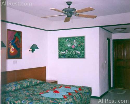 Komandoo Island Resort 2